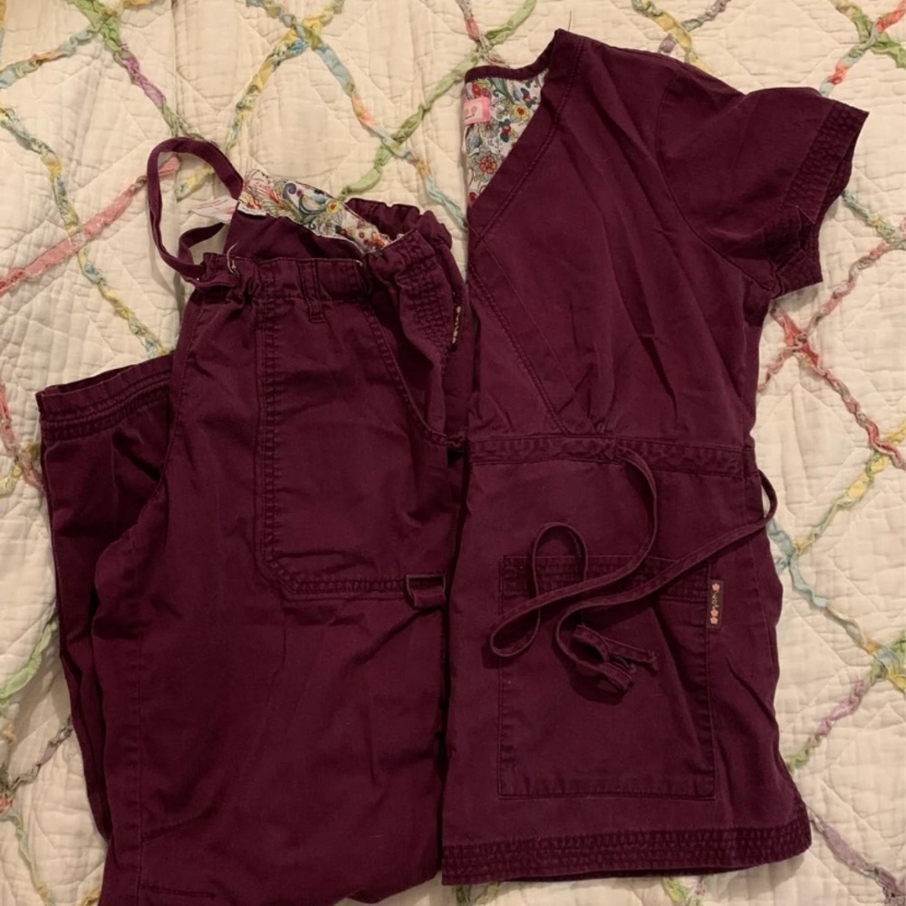 Womens KOI scrub set-maroon/wine color size S GUC